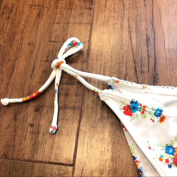Agua Doce Cheeky Bikini bottoms small floral large - Picture 3 of 7